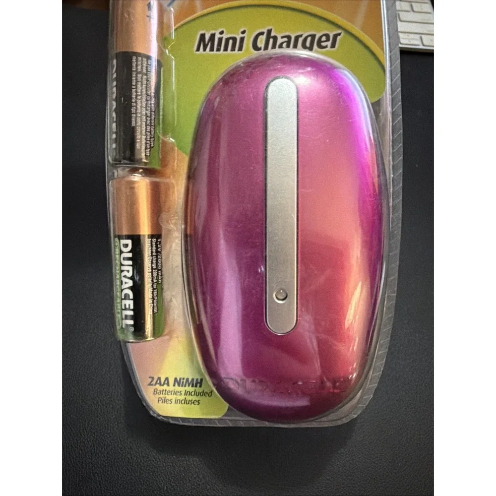 DURACELL Battery Charger 2 Rechargeable - Pink & 2 AA NiMH Batteries Brand New!
